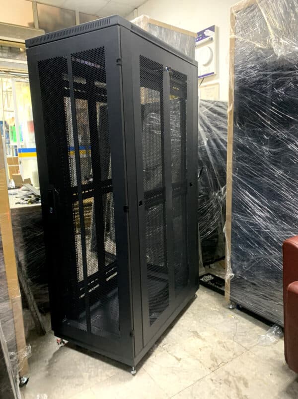 Tủ rack 32U Hoàng Phát sản xuất